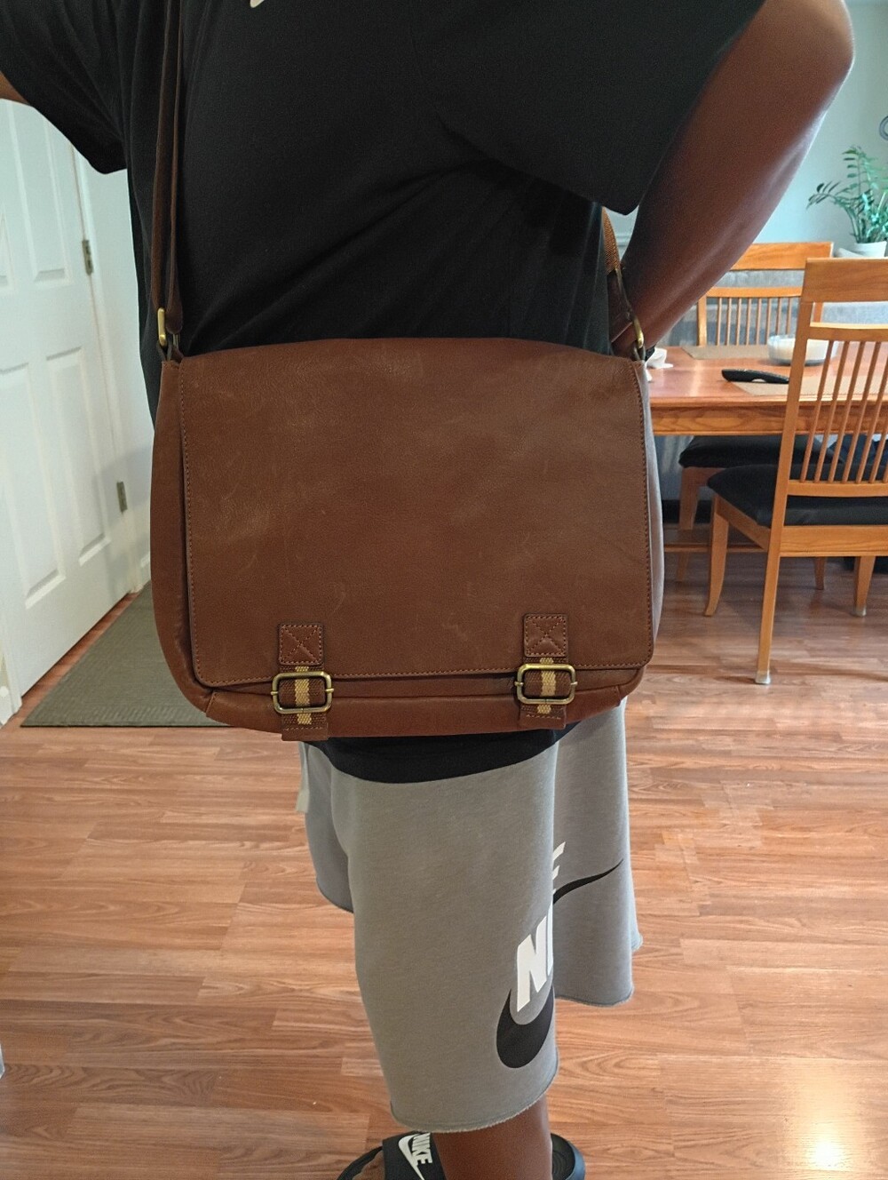 Men's Brown Leather Messenger Bag - Classic Everyday Carry - Picture 2 of 5
